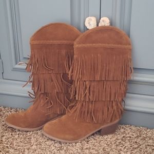 NWOT Suede fringe boots